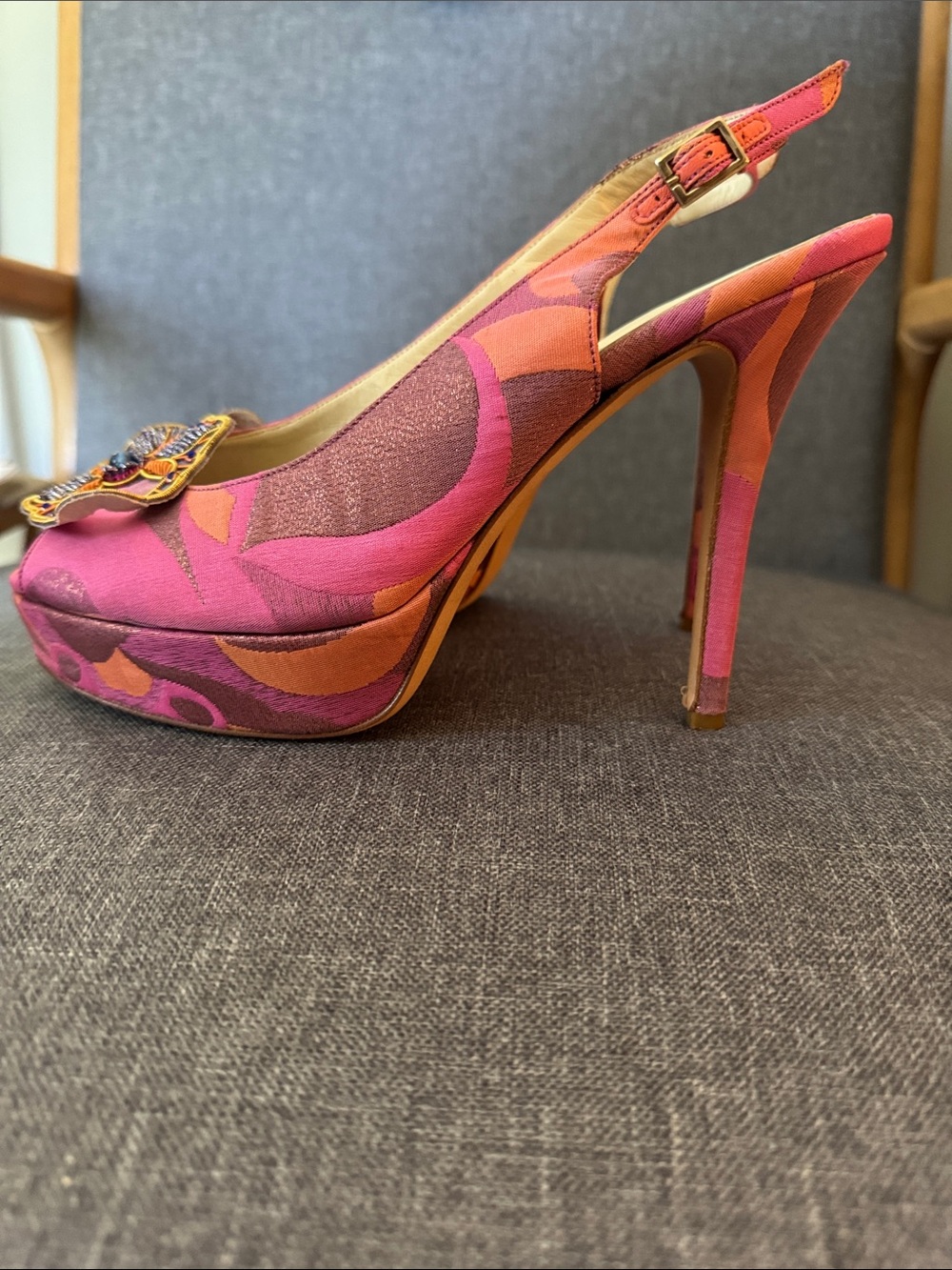 bettye muller size 39.5 Pink and Orange Patterned Slingback Platform Pumps